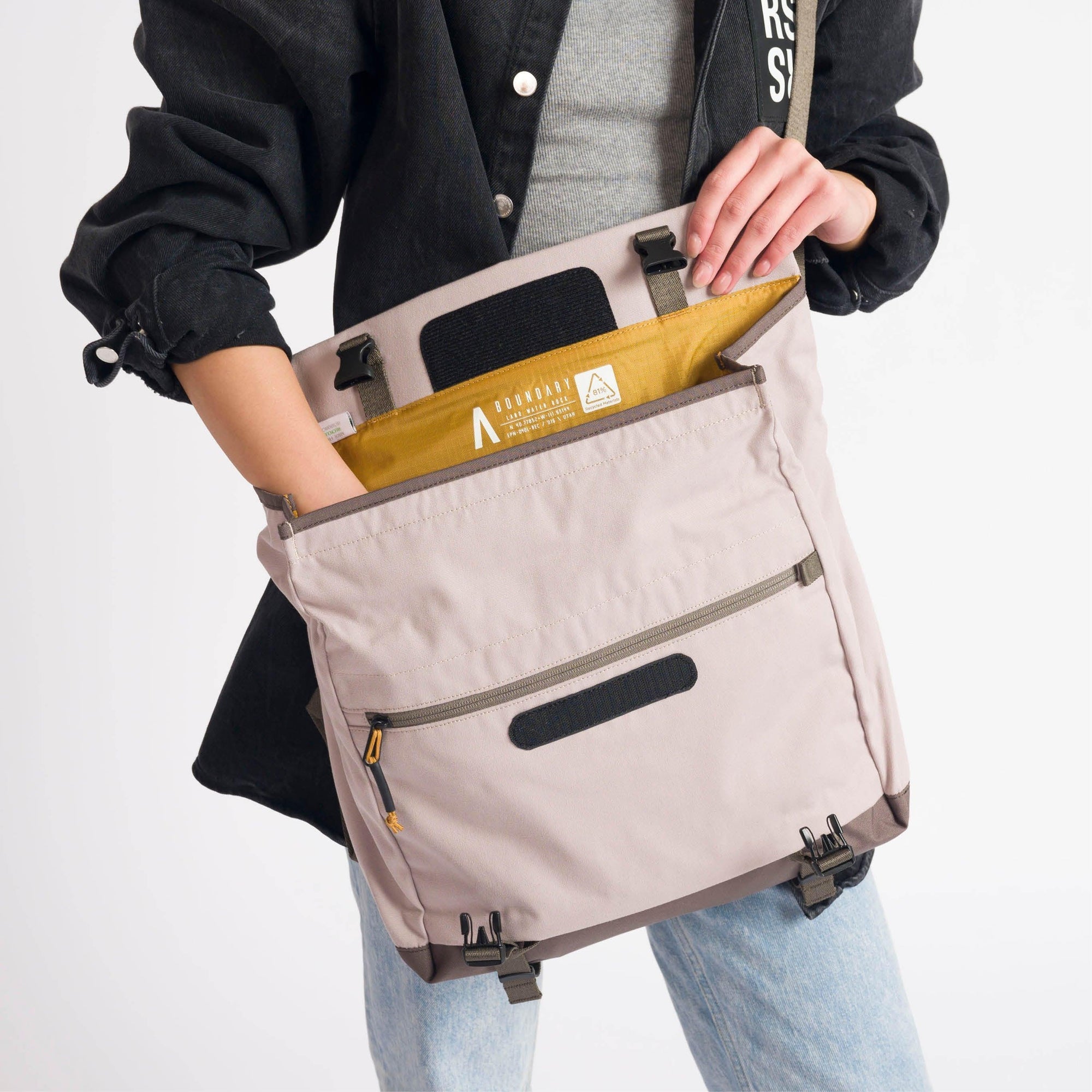 Rennen Shoulder Bag