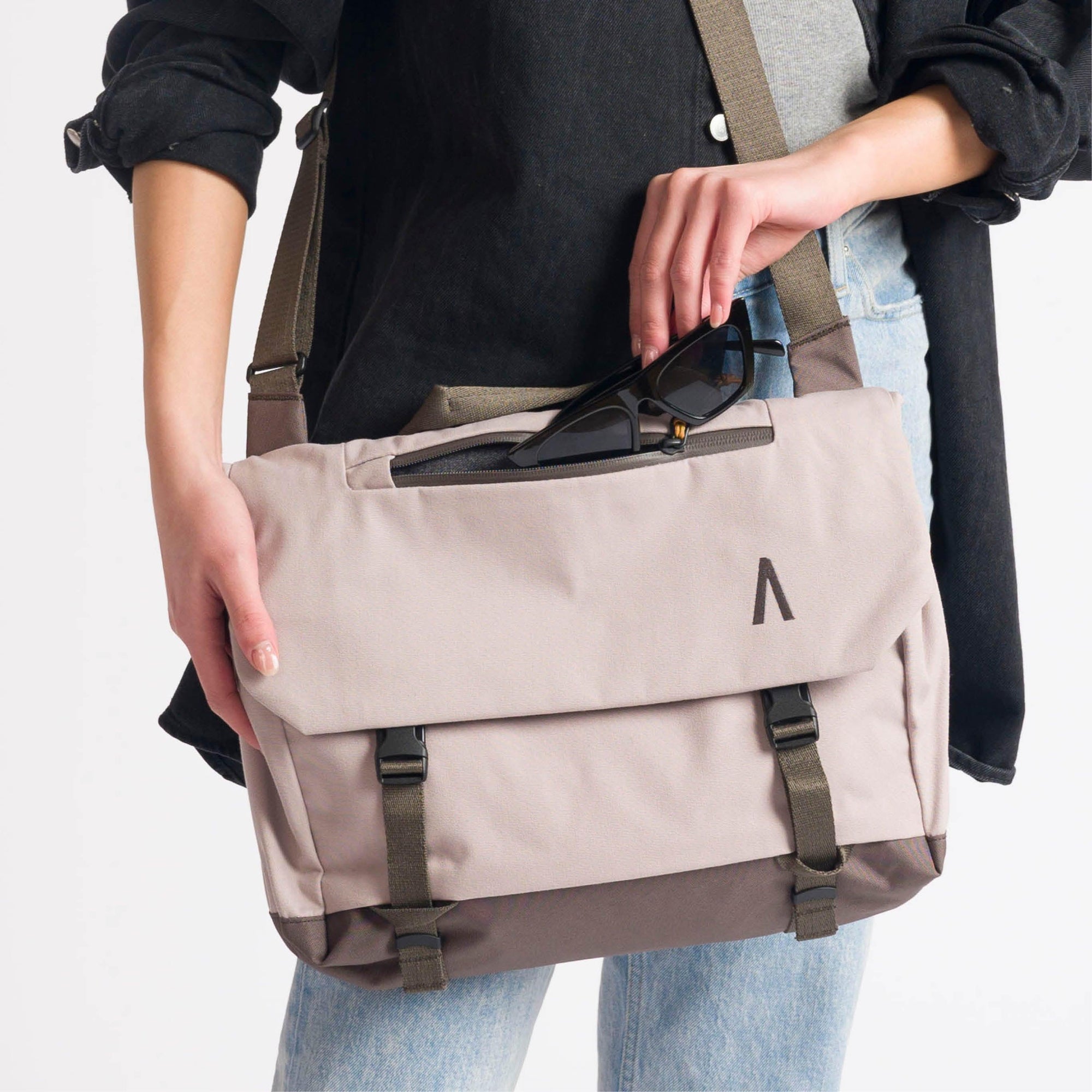 Rennen Shoulder Bag