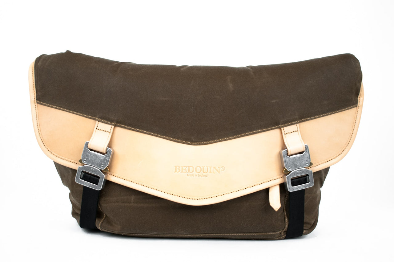 Genghis Medium Messenger Bag (Made in England 🇬🇧)