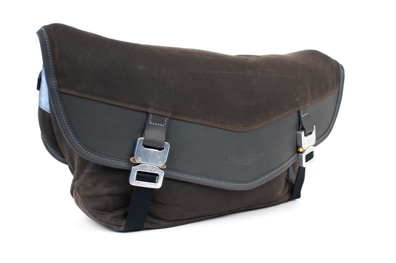 Genghis Medium Messenger Bag (Made in England 🇬🇧)