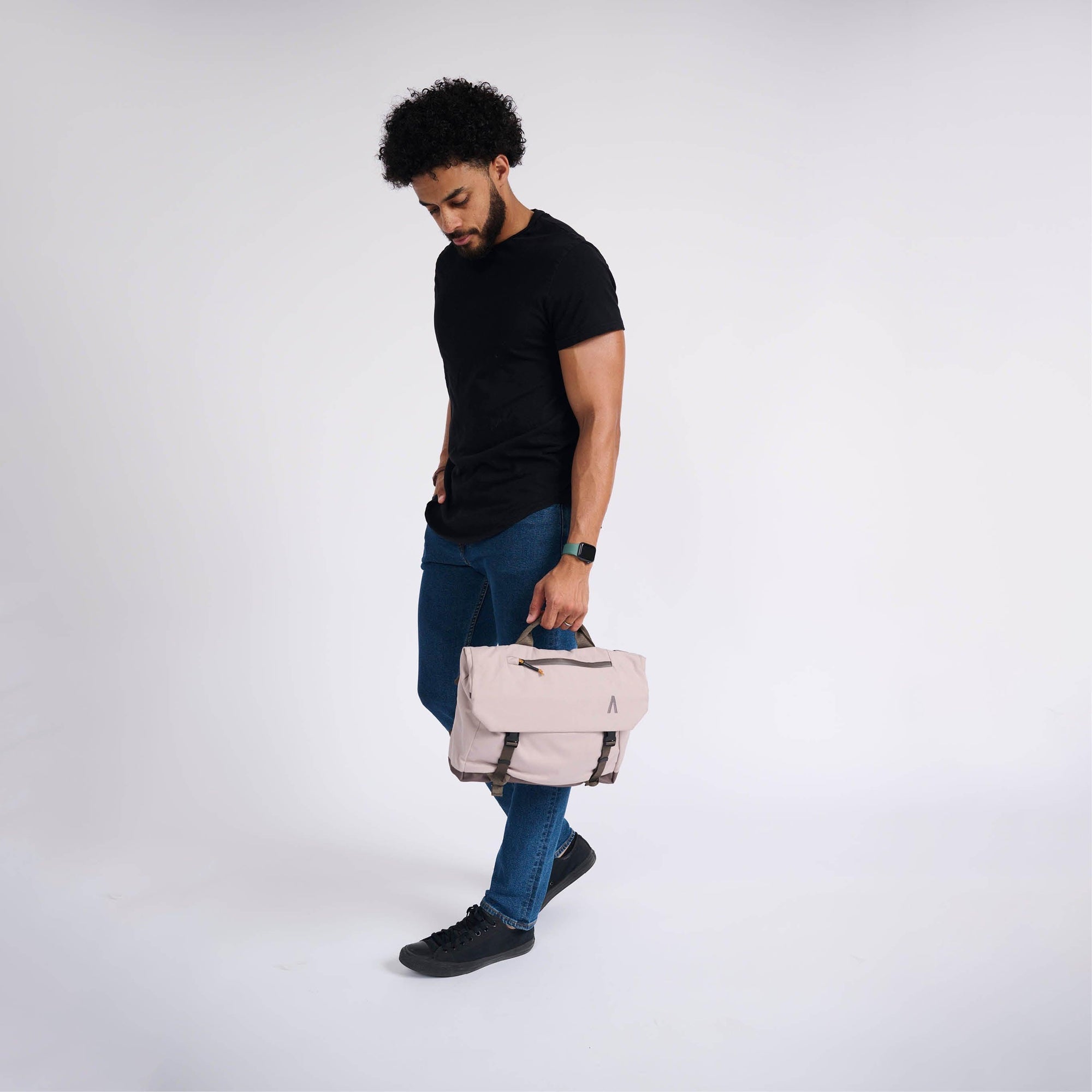 Rennen Shoulder Bag